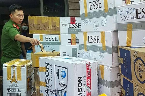 Hà Nội: Đánh sập kho hàng lậu livestream chốt 3.000 đơn mỗi ngày-2