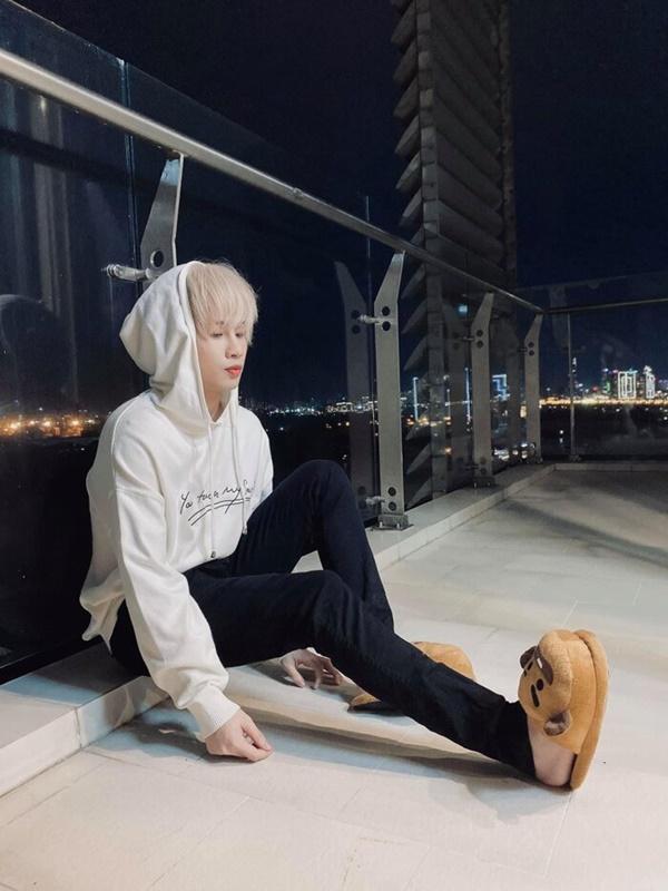 Nhuộm tóc trắng bạch kim, Jack bị chê nhìn như gay-2