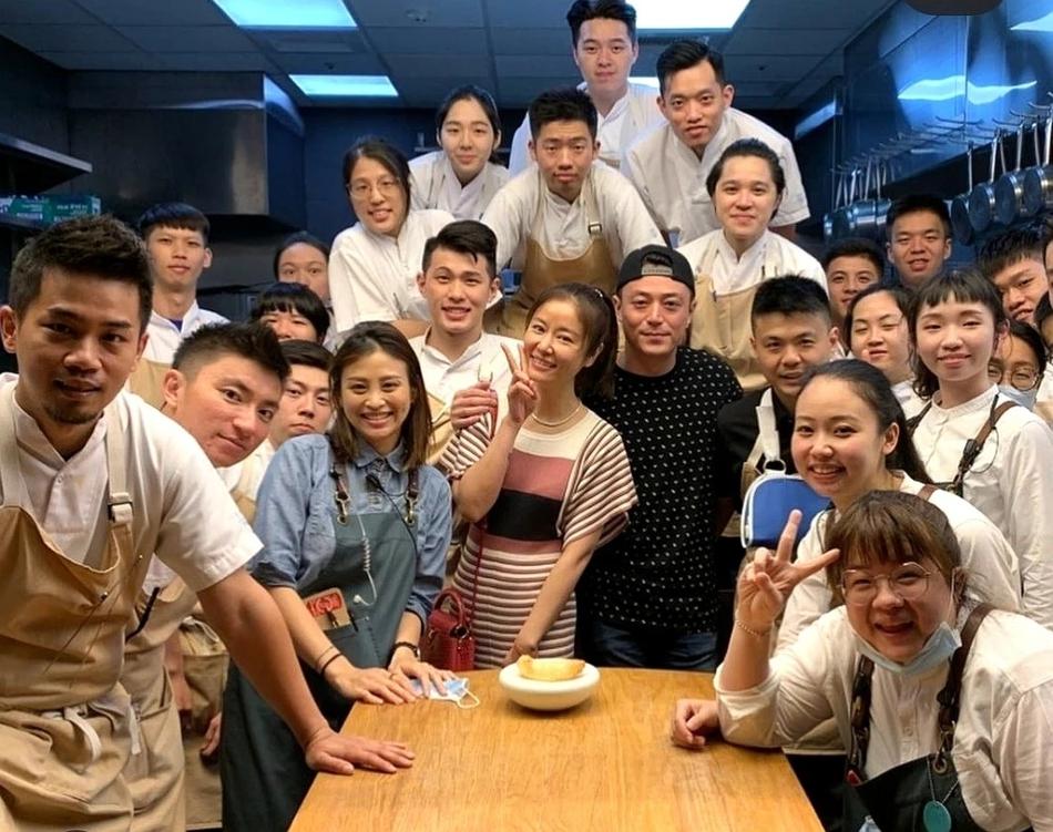 Hoắc Kiến Hoa - Lâm Tâm Như kỷ niệm 4 năm ngày cưới giản dị không ngờ-1