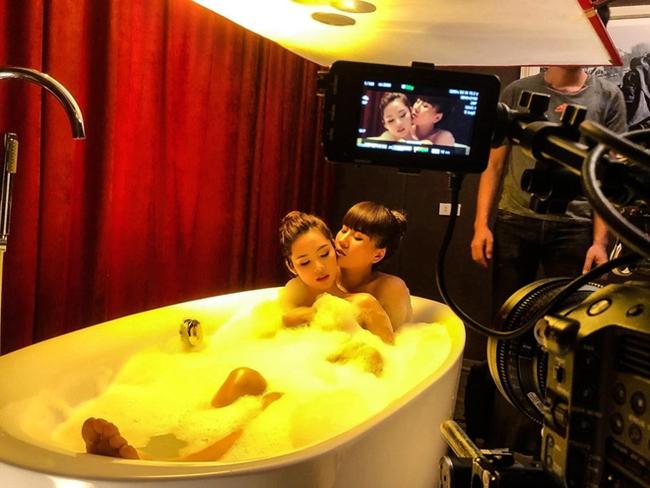 Cảnh nóng phim Việt: Diễn cảnh yêu trước mặt chồng, được đạo diễn thị phạm nhiệt tình-1