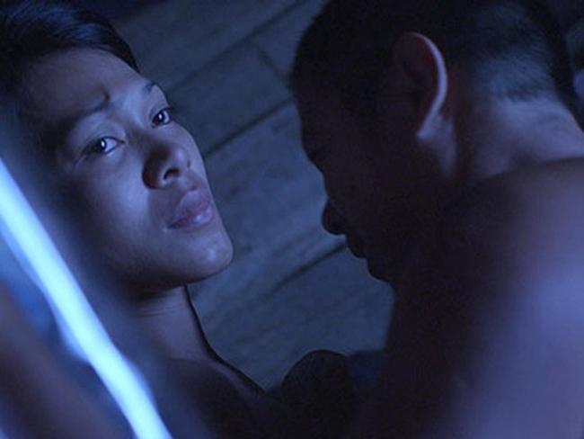 Cảnh nóng phim Việt: Diễn cảnh yêu trước mặt chồng, được đạo diễn thị phạm nhiệt tình-7