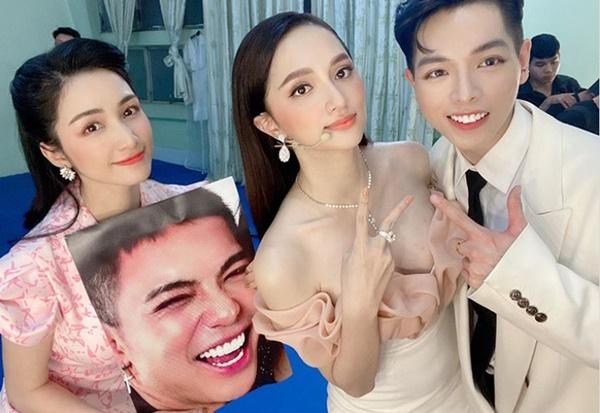 Đức Phúc - Erik gây lóa mắt với hàm răng thỏ trắng bóc mới độ-5