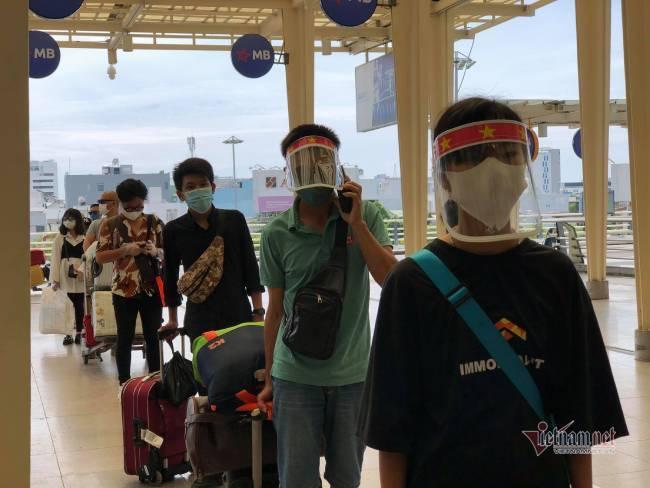 Du khách Đà Nẵng về nhà sau những ngày mắc kẹt: Hết dịch, tôi sẽ quay lại-1