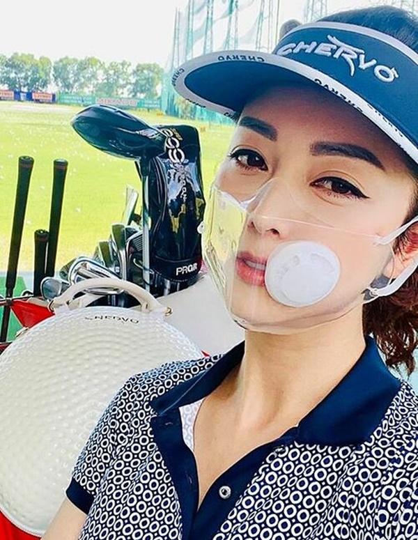 Jennifer Phạm đi chơi golf: 