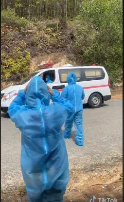 Rơi nước mắt chuyến đi cuối cùng trong đơn độc của một bệnh nhân Covid-19-1