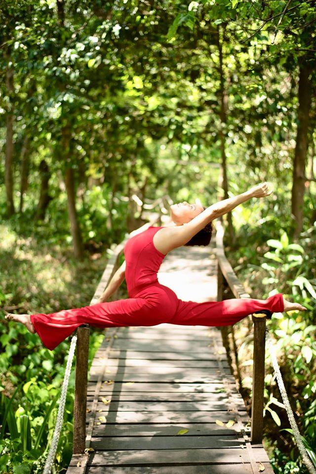 Mẹ Hồ Ngọc Hà luyện yoga cực đỉnh ở tuổi 63, đến con gái cũng thua xa-5