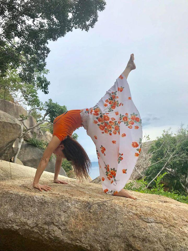 Mẹ Hồ Ngọc Hà luyện yoga cực đỉnh ở tuổi 63, đến con gái cũng thua xa-9