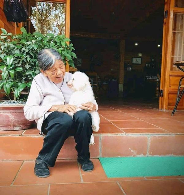 Cô cháu gái kể về bà nội 90 tuổi được giới trẻ ngưỡng mộ nhất hôm nay khi ngồi xe máy phượt hơn 200km lên Sapa-5