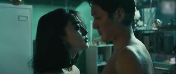 Bộ phim 18+ khiến Triệu Lệ Dĩnh phát ghen: Phạm Băng Băng khỏa thân lao vào ôm, Phùng Thiệu Phong mất ngủ vì cảnh nóng-10