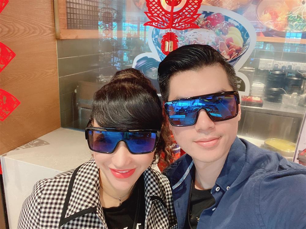 Vợ doanh nhân hơn 15 tuổi sống khép kín của Trương Nam Thành-4