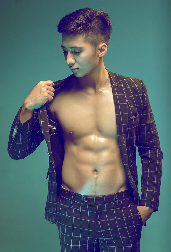 Trọng Hưng bị đào mộ thời gầy yếu, bị đá vì bê không nổi chậu hoa trước khi cưới Âu Hà My-7