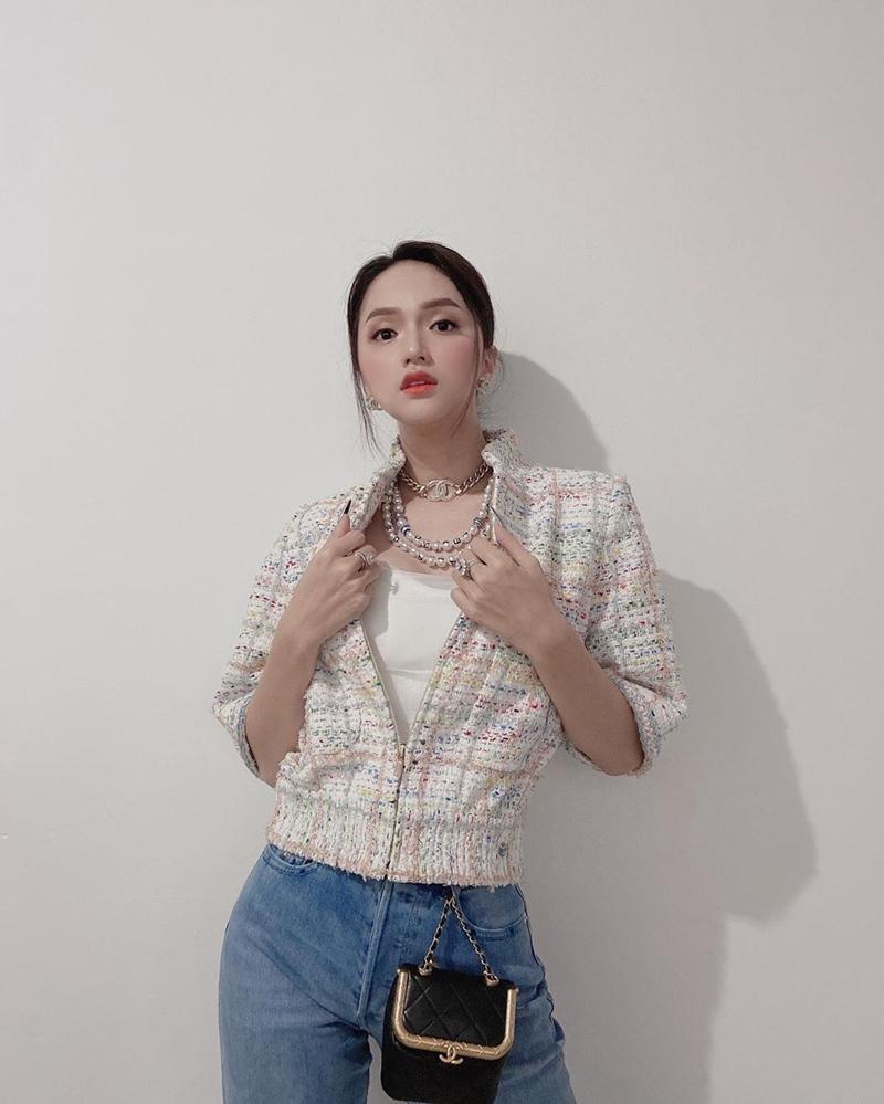 Ngọc Trinh - Mai Phương Thúy khoe outfit xẻ đùi sexy chiếm spotlight đường phố-5