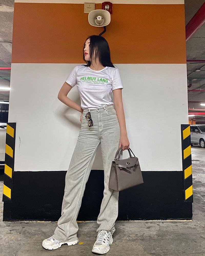 Ngọc Trinh - Mai Phương Thúy khoe outfit xẻ đùi sexy chiếm spotlight đường phố-6