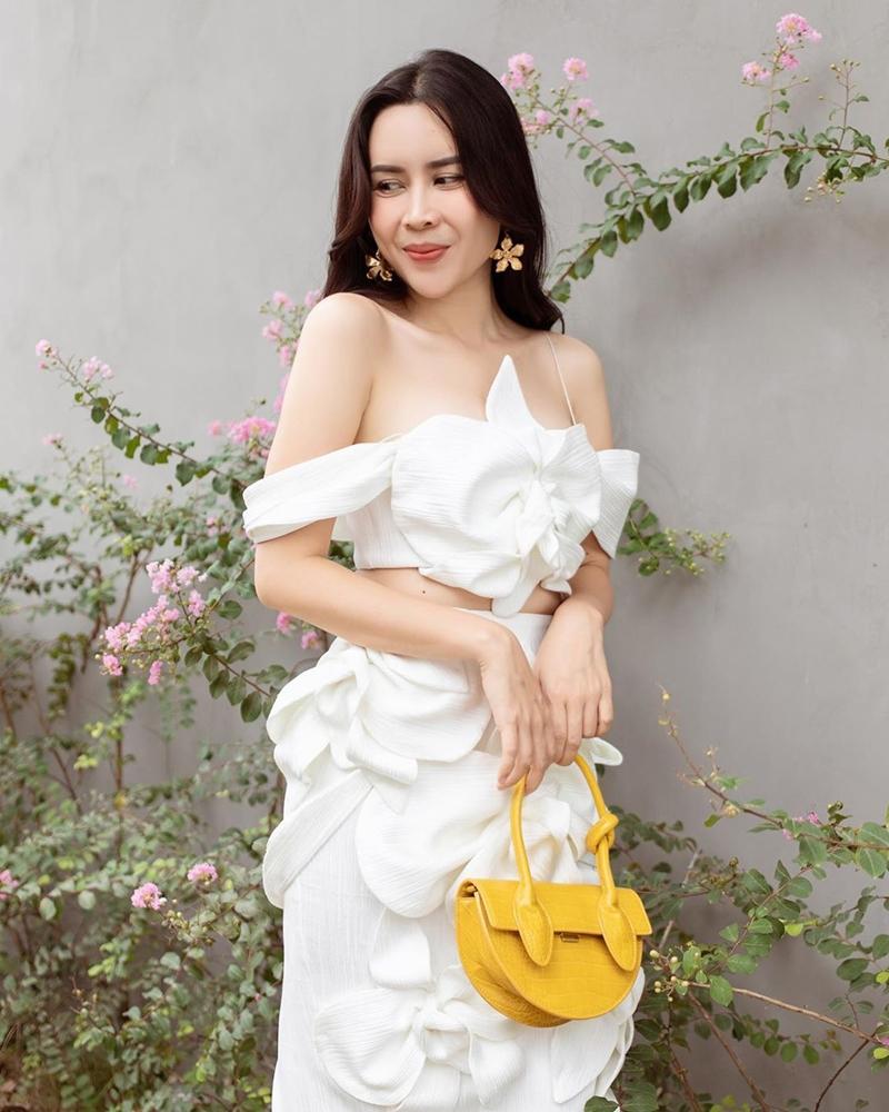 Ngọc Trinh - Mai Phương Thúy khoe outfit xẻ đùi sexy chiếm spotlight đường phố-9