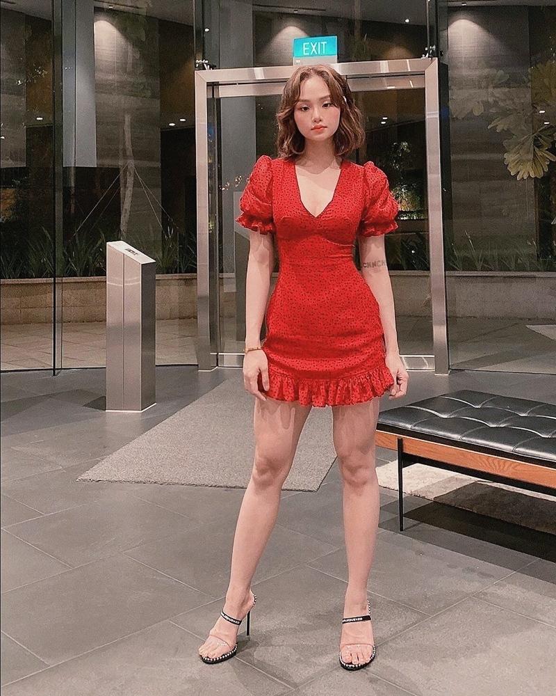 Ngọc Trinh - Mai Phương Thúy khoe outfit xẻ đùi sexy chiếm spotlight đường phố-11