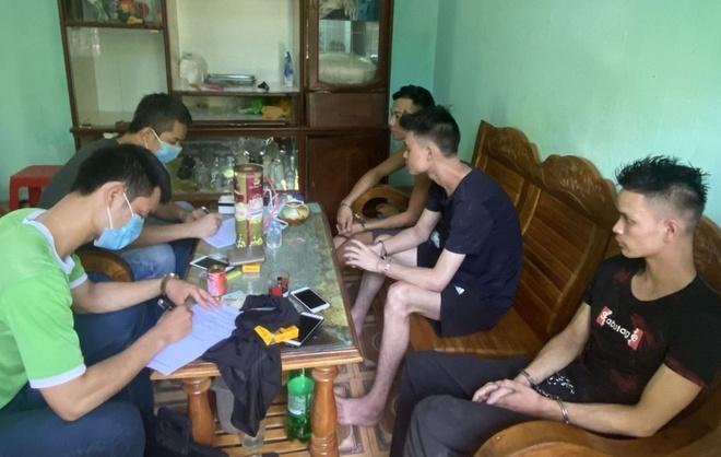 Bắt 9X dựng hẳn boong-ke trên đồi bán ma túy cùng người yêu-1