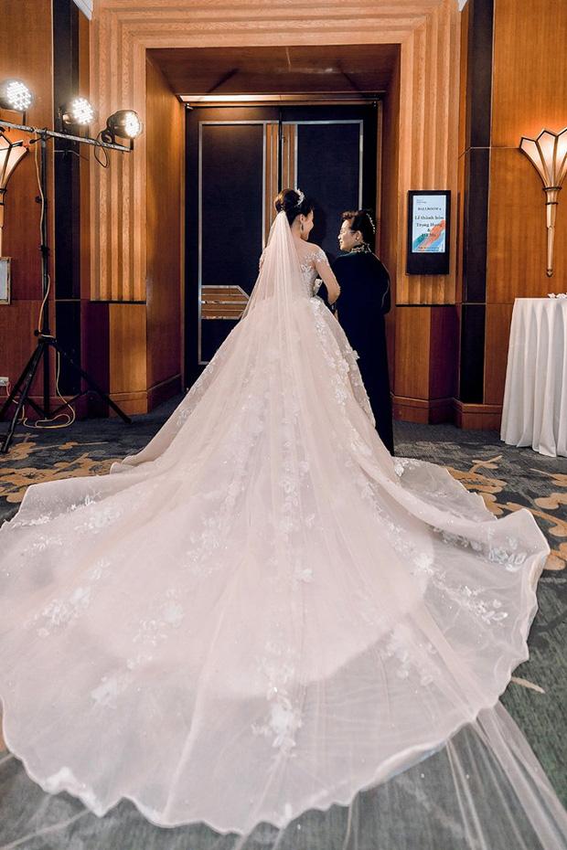 Trước khi bị phụ bạc, Âu Hà My từng hóa công chúa trong đám cưới với 3 bộ váy đính kim cương giá 1 tỉ đồng-10