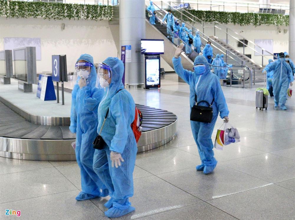 300 hành khách mắc kẹt tại Đà Nẵng về TP.HCM-5