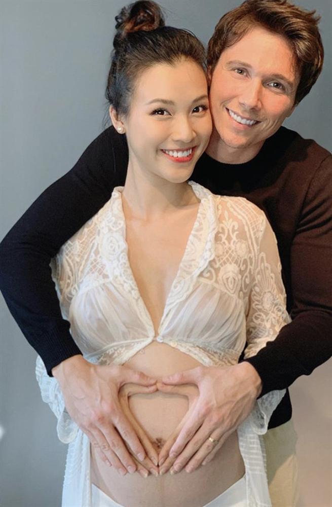 MC Hoàng Oanh gây xúc động với câu chuyện vượt cạn không có mặt chồng-1