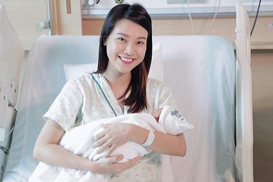 MC Hoàng Oanh gây xúc động với câu chuyện 'vượt cạn' không có mặt chồng