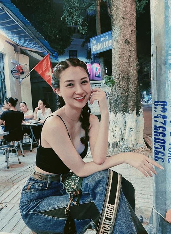 Chia sẻ về lí do về việc đăng kí thi hoa hậu, Anh Thư bộc bạch: "Tôi cứ mạnh dạn đăng ký tham gia, chấp nhận mọi lời khen chê từ dư luận. Vì là dư luận nên bình luận tốt có xấu có nên tôi nghĩ để ngồi ở vị trí người khác không ngồi được thì chúng ta phải vượt qua những gì người bình thường đôi khi không thể vượt qua".