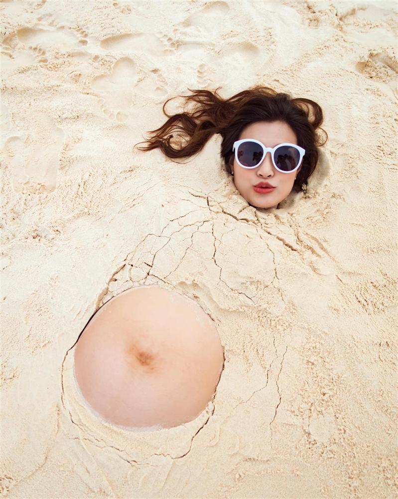 Bức ảnh Đông Nhi khoe bụng bầu gây sốt MXH với 1 triệu like-1