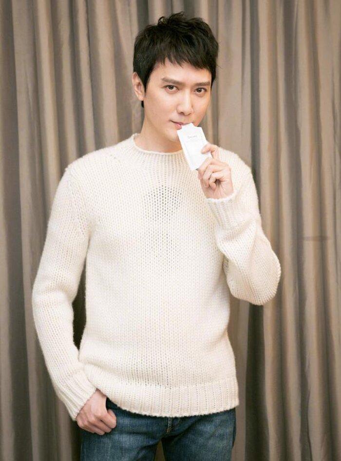 Phùng Thiệu Phong đáp trả dư luận sau khi lộ ảnh bụng phệ, già nua-1