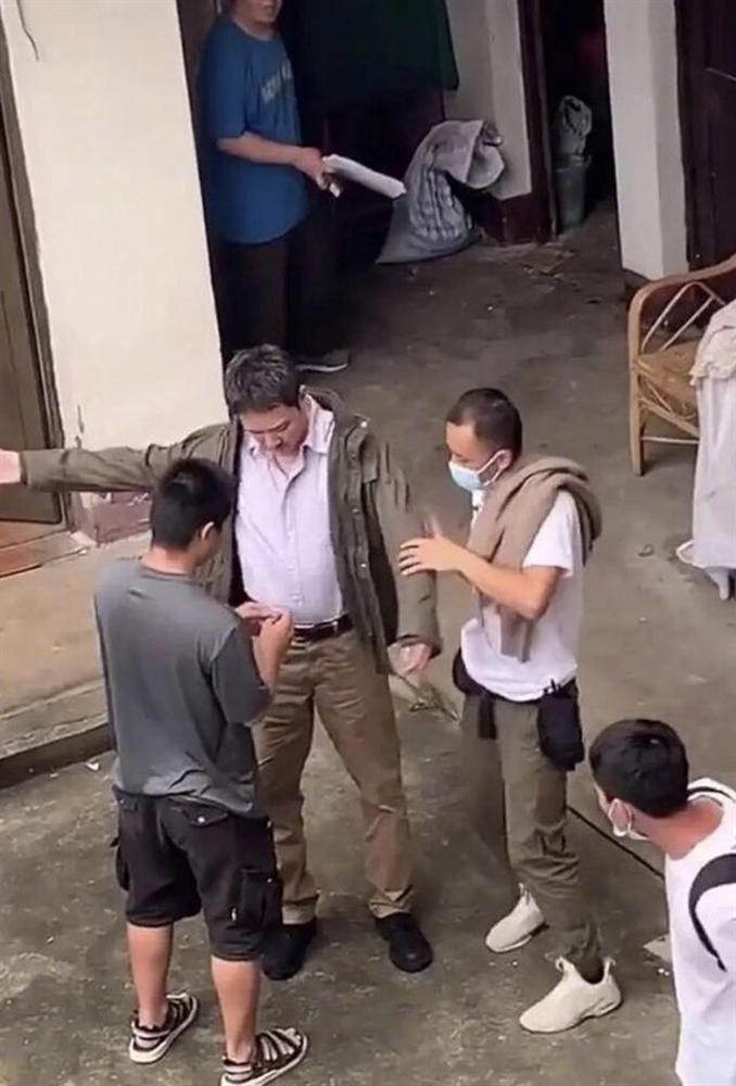 Phùng Thiệu Phong đáp trả dư luận sau khi lộ ảnh bụng phệ, già nua-3