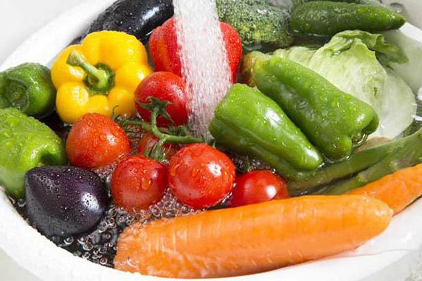 Loại củ khi ở Việt Nam sẽ không ăn phần lá nhưng người Nhật Bản lại tận dụng đóng gói bày bán hẳn trong siêu thị-6