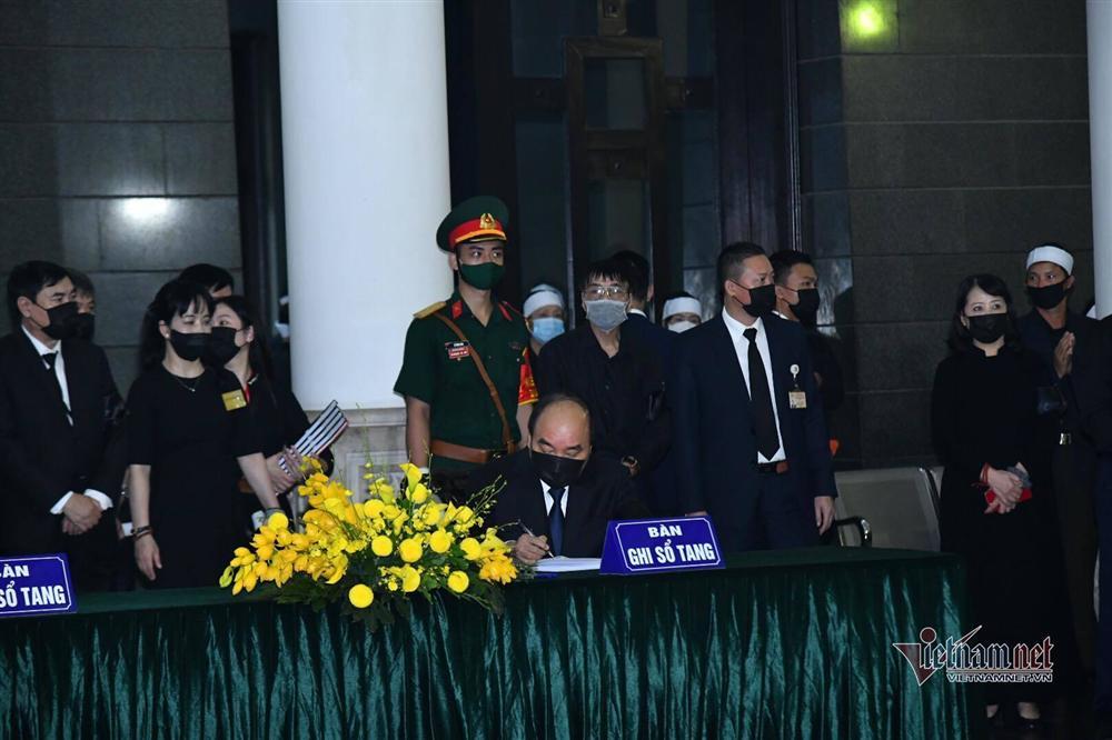 Thủ tướng, Chủ tịch QH viếng nguyên Tổng Bí thư Lê Khả Phiêu-8