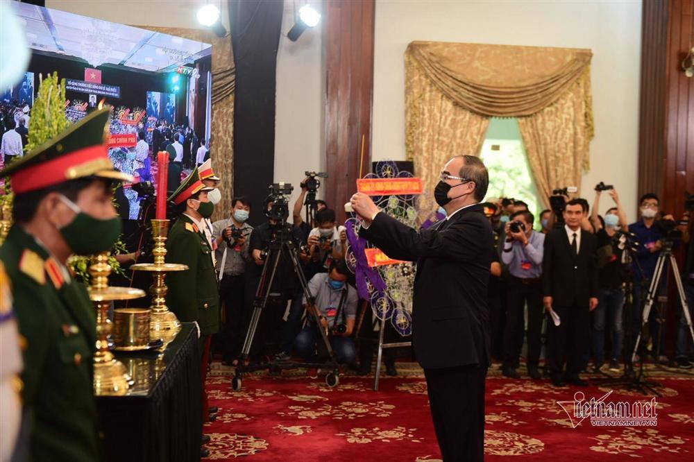 Thủ tướng, Chủ tịch QH viếng nguyên Tổng Bí thư Lê Khả Phiêu-16