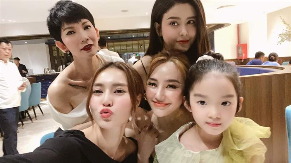 Ngỡ ngàng vì tưởng có đến 2 Ninh Dương Lan Ngọc đến mừng sinh nhật Xuân Lan-4