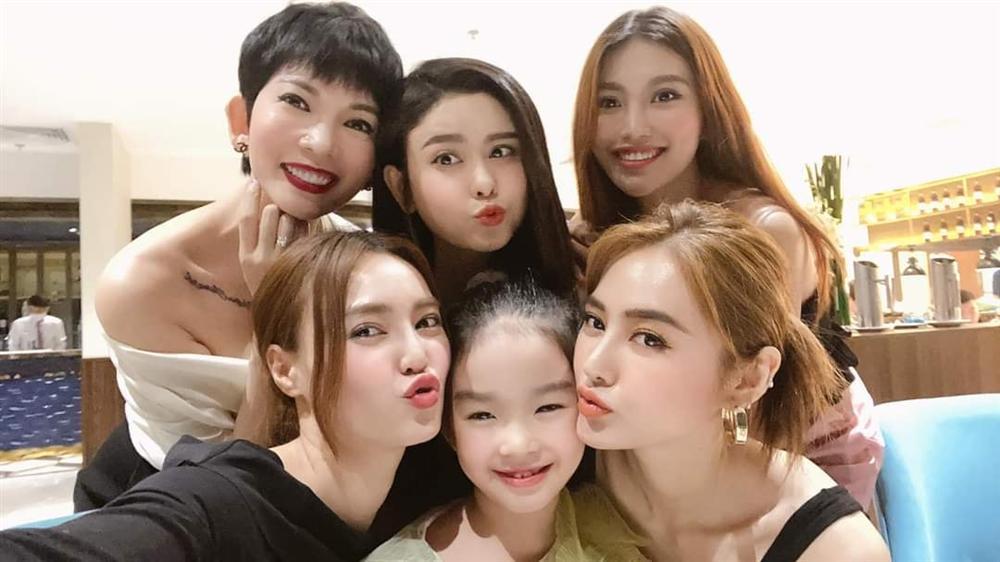 Ngỡ ngàng vì tưởng có đến 2 Ninh Dương Lan Ngọc đến mừng sinh nhật Xuân Lan-5