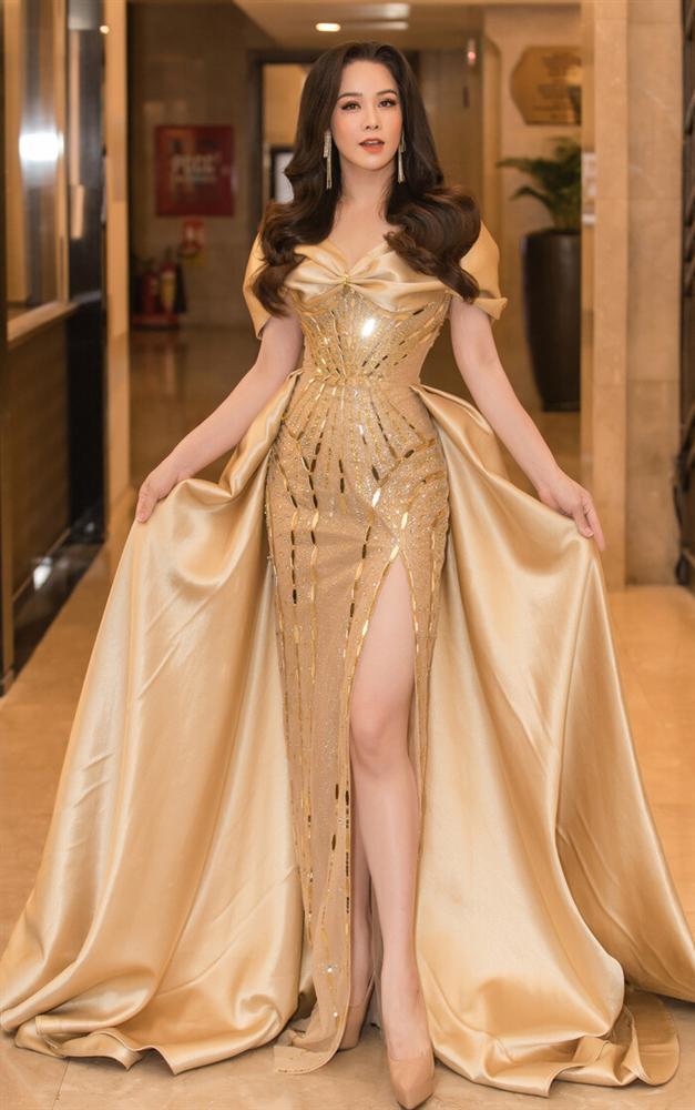 Váy cưới đấu giá nửa tỷ của Lương Thùy Linh HOT nhất làng mẫu tuần qua-4