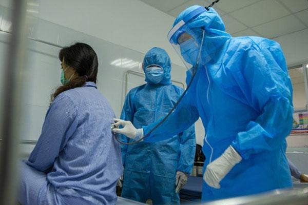 Thêm 1 ca nhập cảnh mắc COVID-19, Việt Nam có 930 bệnh nhân-2