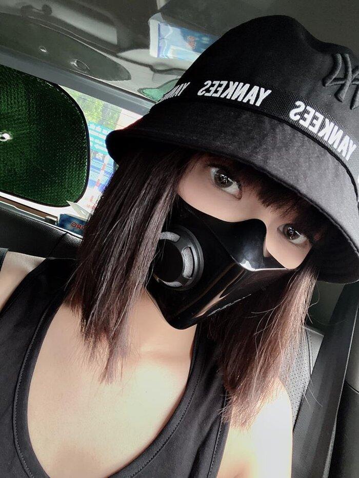 Sao Việt thích thú khẩu trang nhựa trong suốt cực kỳ thời trang mùa dịch Covid-3