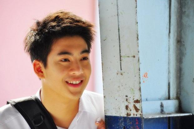 Acharanat Ariyaritwikol: Trong phim, nam diễn viên vào vai Top - bạn thời thơ ấu của Shone. Ngay lần đầu gặp Nam, Top đã bị “say nắng” bởi nét trong sáng, đáng yêu của cô nàng và quyết tâm lên kế hoạch chinh phục. Acharanat chinh phục khán giả nữ bằng vẻ ngoài thư sinh, điển trai không kém cạnh Mario Maurer. Ngoài khả năng diễn xuất, anh chàng còn được biết đến với người mẫu, MC...