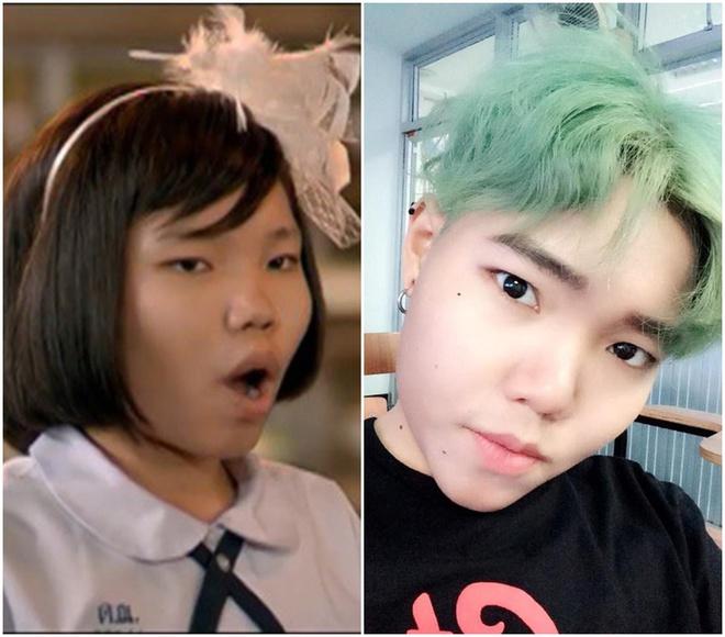 Mos Nisa Boonsantear: Cô vào vai Gie - bạn thân của Nam. Vài năm sau thành công của bộ phim, nữ diễn viên có sự lột xác về ngoại hình. Không ai có thể nhận cô bé Gie với mái tóc ngắn và làn da đen nhẻm trong "A Little Thing Called Love". Thay vào đó, Mos Nisa theo đuổi phong cách nam tính. Sau khi tham gia "Yes or No 2", Mos Nisa Boonsantear rút khỏi giới giải trí Thái Lan.

(Theo Zing)