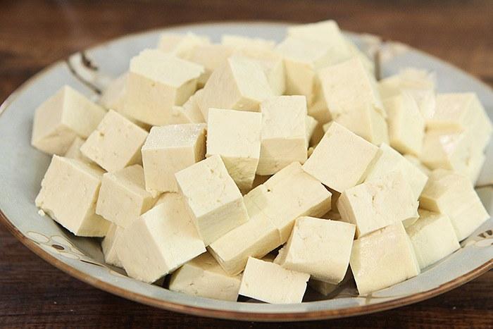 Nhà chỉ còn đậu và lạc, vợ đem nấu chung lại được món ngon không ngờ-2