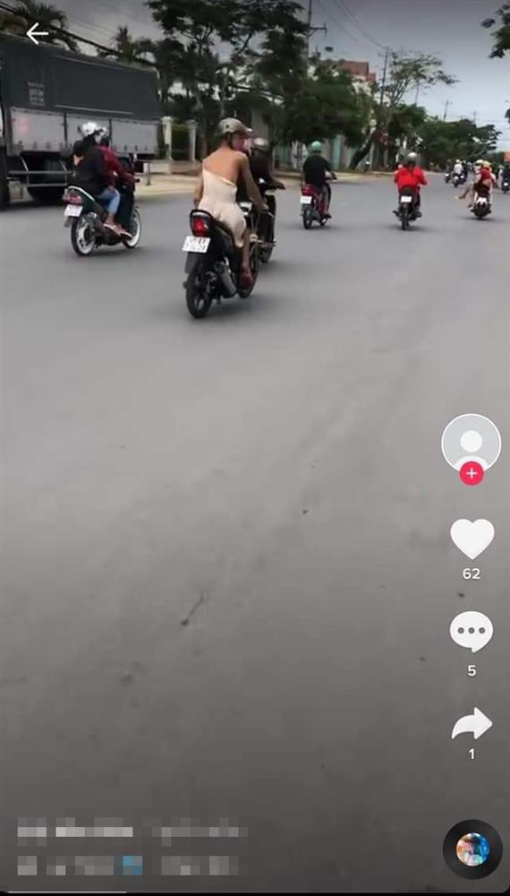 Xuất hiện thanh niên xăm trổ ăn mặc trên đàn bà dưới đàn ông, biết giới tính thật mà choáng-8