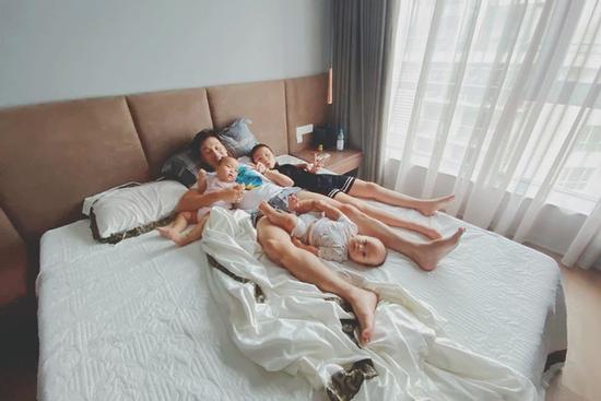 Hé lộ căn penthouse rộng rãi, sang trọng của vợ chồng MC Thành Trung