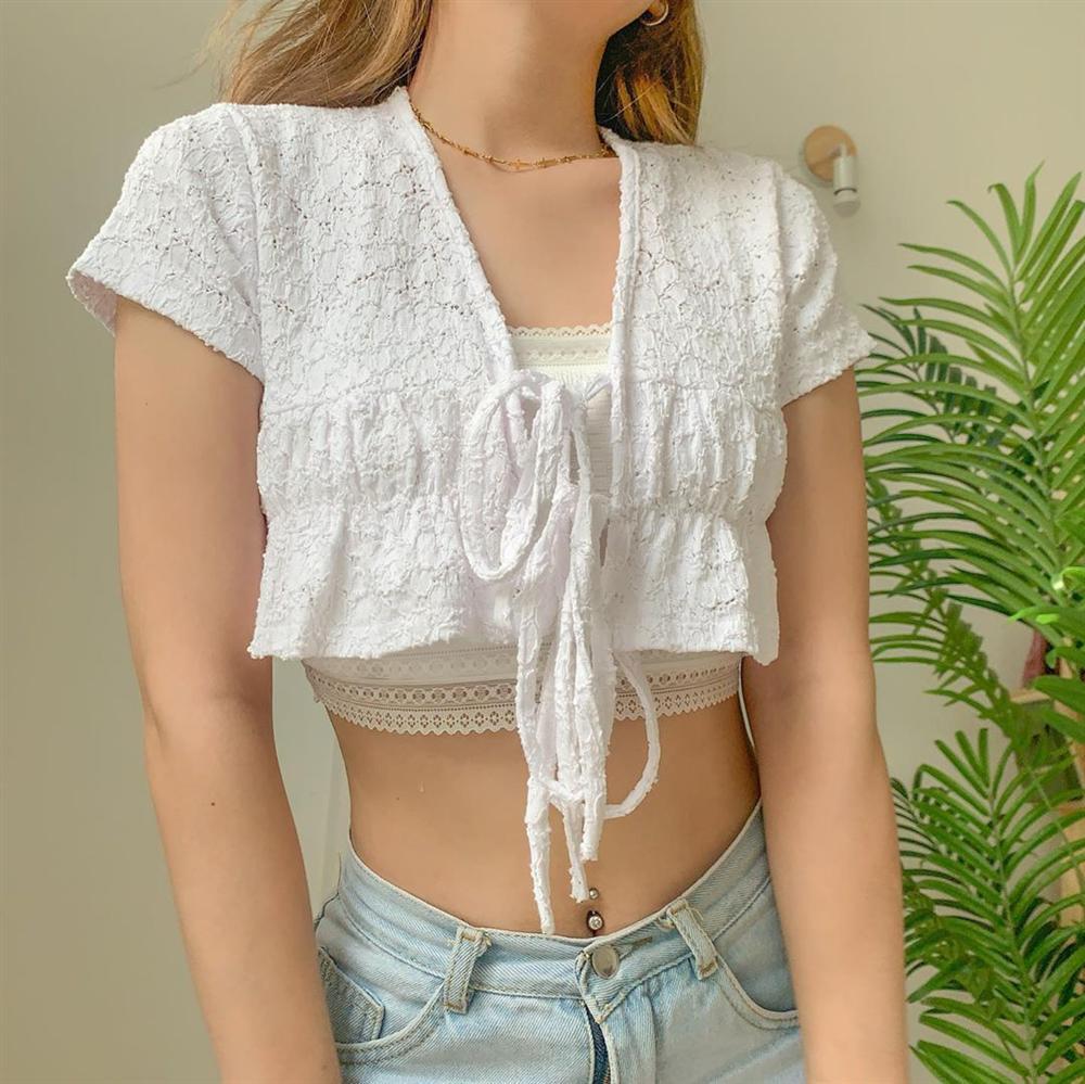 Phục Lisa sát đất: Cố tình mặc ngược crop top, kín đáo hơn nhưng vẫn xinh hết nấc-7