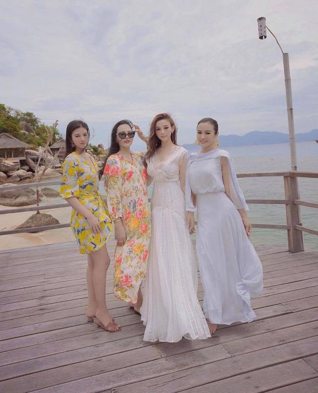 Huyền Baby khoe ảnh gia đình đẹp đều, nhìn mãi mới đoán đúng vị trí của người mẹ-2