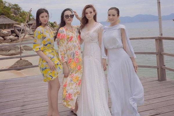 Em gái Huyền Baby gia nhập đường đua diện bikini, bất phân thắng bại với chị gái-7