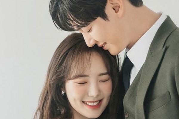 Chồng tặng đồ lót sexy rồi rủ tới khách sạn hưởng thụ, tôi vùng chạy khi nhìn vào trong phòng-3