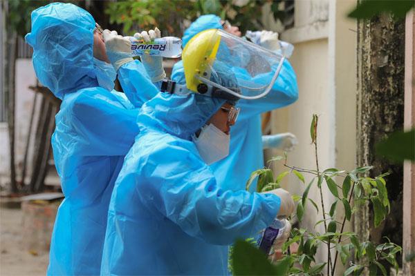 Thầy giáo coi thi tốt nghiệp THPT mắc Covid-19 ở Quảng Nam: 1.295 người F1, F2 phải xét nghiệm-2