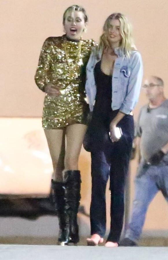 Miley Cyrus - ca sĩ có sở thích yêu ngắn ngủi, tình trường phức tạp-12