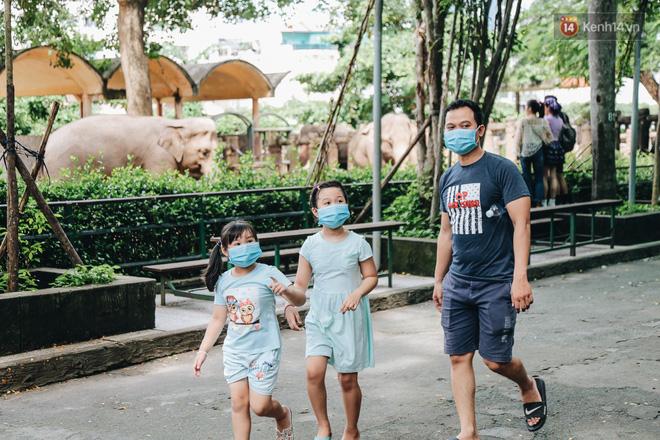 Người Sài Gòn góp cả chục tấn rau củ cùng hàng tỷ đồng, cứu đói bầy thú ở Thảo Cầm Viên trong mùa dịch Covid-19-2