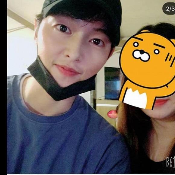 Song Joong Ki xuất hiện với gái lạ sau khi anh trai ám chỉ nam diễn viên ly hôn vì vấn đề con cái-3
