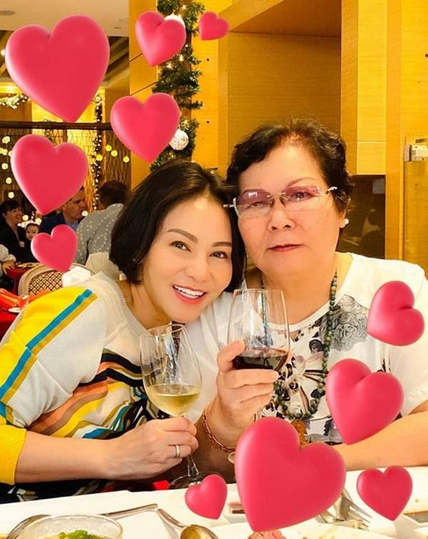 Thu Minh gửi lời chúc mừng sinh nhật đến mẹ, hài hước gọi mẹ là "hoàng thái hậu".